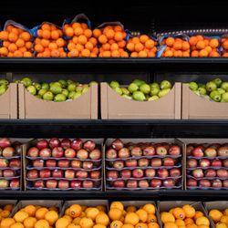 Food 4 Less - Fresh Fruit!