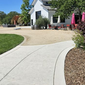 Rancho Roble Vineyards - View to the 'barn'. - Wineries Near Me - Lincoln, California