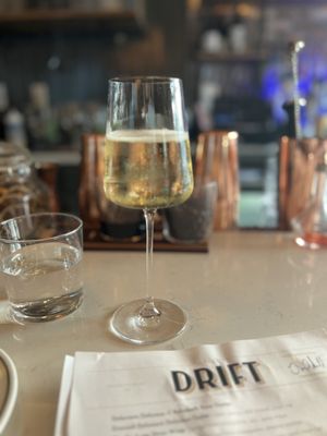 Drift Seafood & Raw Bar by null