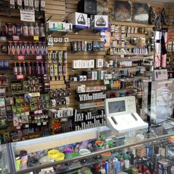 Freaky's Smoke Shop & Tattoo
