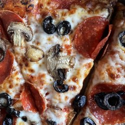 Domino's Pizza - Cant cover it with cheese? Literally 2 pieces of each topping per slice? Gross. Sad.