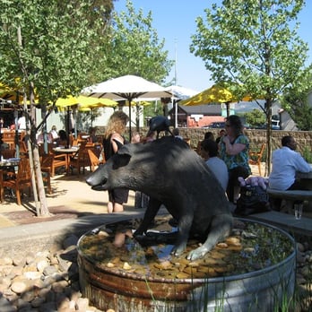 Rutherford Grill - Bronze pig and outdoor seating - American Near Me - Rutherford, California
