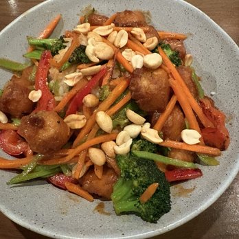 Steele & Hops - Thai Peanut Tofu Bowl - American Near Me - St Anthony, Minnesota