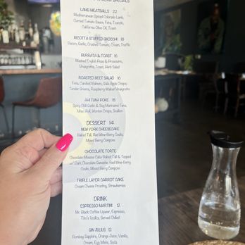 Divided Sky Tavern - American Near Me - Fair Oaks, California