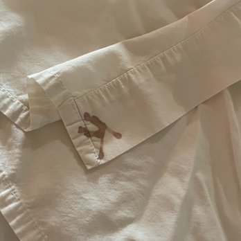 Americas Best Value Inn Bowie - Blood stain on sheets - Hotels Near Me - Bowie, Texas
