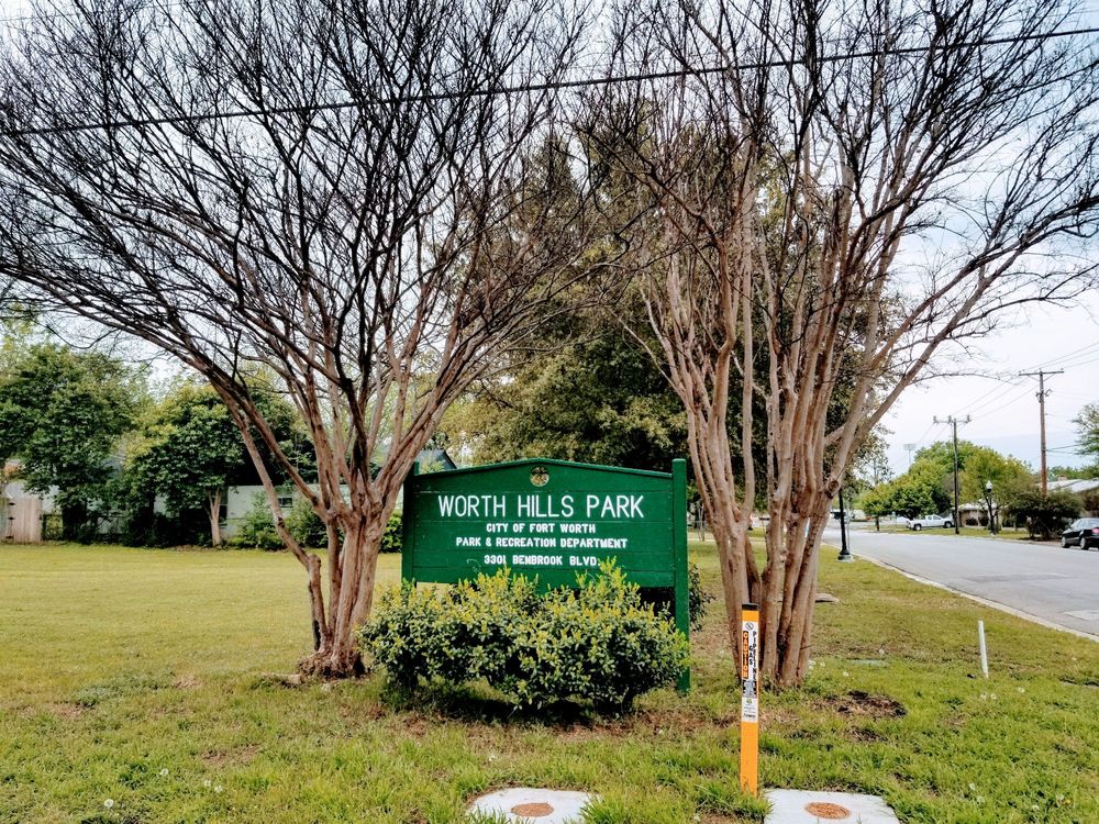 Worth Hills Park Logo