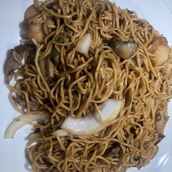 Wong's Kitchen - Chicken Lo Mein - Chinese Near Me - Saint Paul, Minnesota
