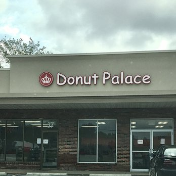 Donut Palace STL - Look for DP in a nondescript shopping center just north of Manchester Road on Clarkson. - Bakeries Near Me - Ellisville, Missouri