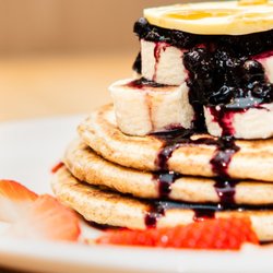 MOAK Pancakes Neude - Blue Magic (vegan on request): sugar-free pancakes, homemade blueberry sauce and organic Canadian maple syrup.