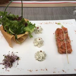 La Fleur de Sel - Tartare de saumon. That whipped cream with dill was unbelievable.