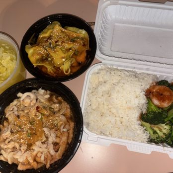 Great Wall - Egg Drop Soup ,hacked chicken multi-flavored, Szechuan dumplings with hot oil and shrimp and broccoli lunch special - Chinese Near Me - Hyde Park, New York