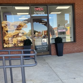 Crumbl - Battleground - Bakeries Near Me - Greensboro, North Carolina