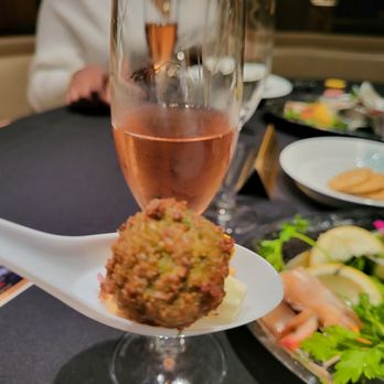 The Ambassador Room - Hotels Near Me - Chicago, Illinois