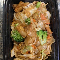 Pad SI ew with tofu was pretty good Pad SI ew with tofu was pretty good