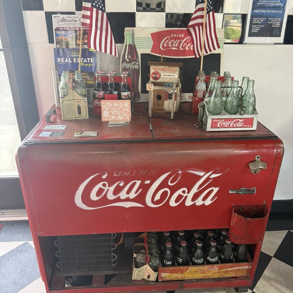 Circle Drive In - American Near Me - Plains, Montana