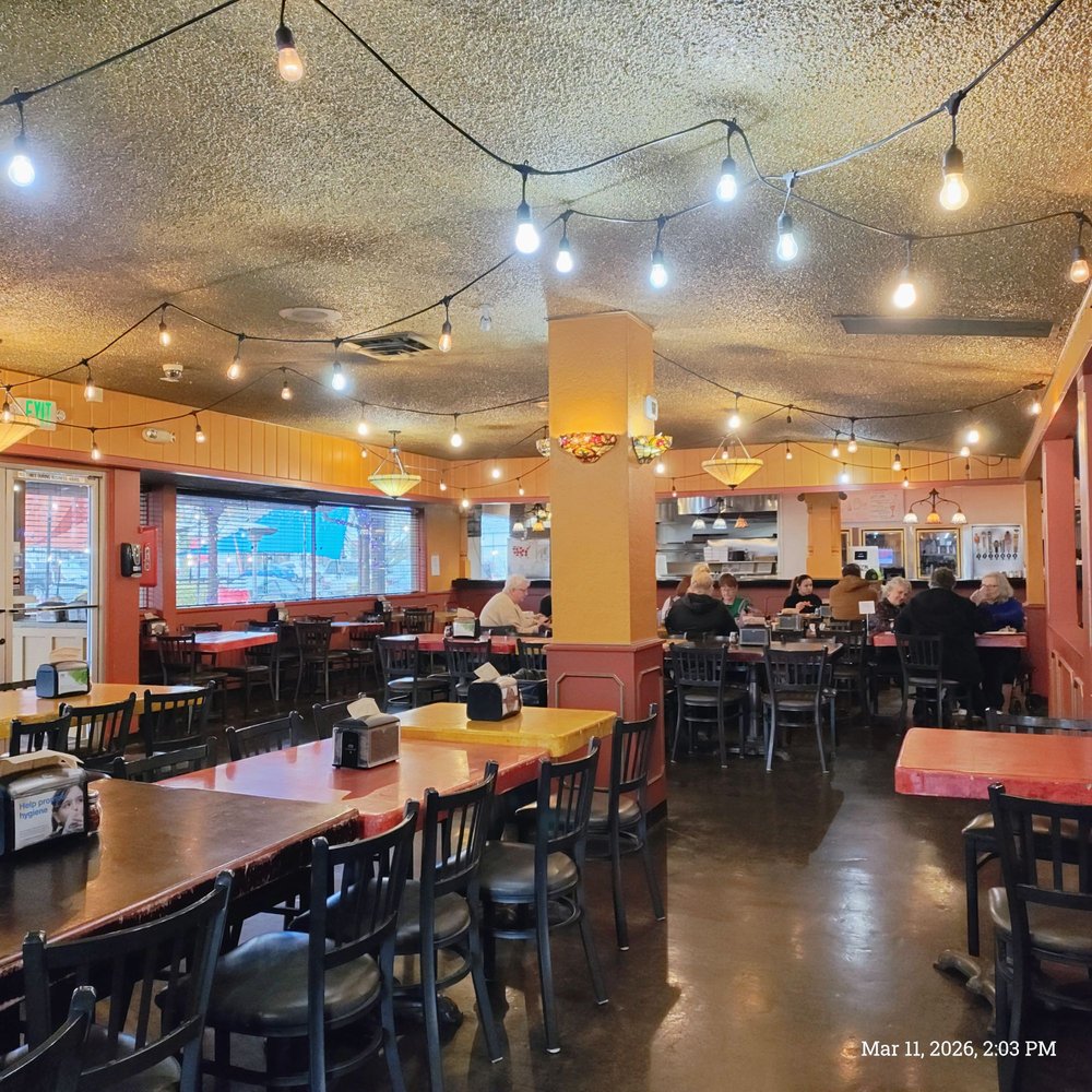Pie@Trios - Looking across the dining room towards the service counter - Pizza Near Me - Longview, Washington