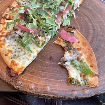 Escape Craft Brewery - Gf pesto, arugula, mushrooms and pickled onions - Breweries Near Me - Redlands, California Escape Craft Brewery - Gf pesto, arugula, mushrooms and pickled onions - Breweries Near Me - Redlands, California