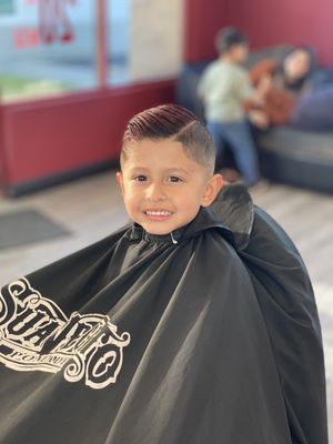 La Familia Barbershop by null