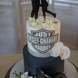 a wedding cake with a motorcycle a wedding cake with a motorcycle