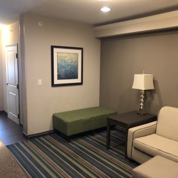 Hilton Garden Inn Texarkana - Living room Jr suite - Hotels Near Me - Texarkana, Texas