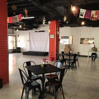 Arepa Chic - Salón comedor - Food Delivery Services Near Me - Caguas, Puerto Rico