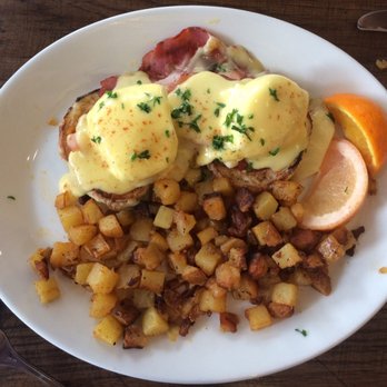 Red's Diner Kensington - Traditional Benny $17.50 - Breakfast & Brunch Near Me - Calgary, Alberta
