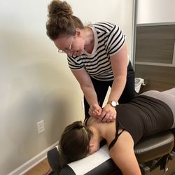 Cuyuna Chiropractic - Dr. Steph performing acupuncture