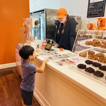 L'moon Creamery - Pasadena - My kid ordering his drink - Ice Cream & Frozen Yogurt Near Me - Pasadena, California
