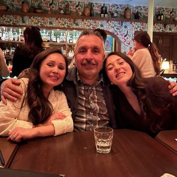Donna's - Bar is behind us. Seating at bar to eat or drink. - Italian Near Me - Los Angeles, California Donna's - Bar is behind us. Seating at bar to eat or drink. - Italian Near Me - Los Angeles, California