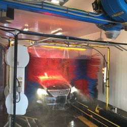 Applying our 'Hot Bee's Wax' shine, part of our All the Buzz wash package.