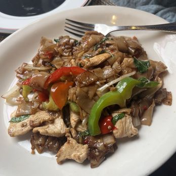 Lers Ros Thai - Pad Kee Mow - Thai Near Me - San Francisco, California Lers Ros Thai - Pad Kee Mow - Thai Near Me - San Francisco, California