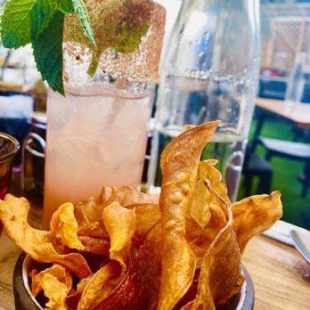 Charcoal Venice - Chips & Tainted Love cocktail - New American Near Me - Venice, California Charcoal Venice - Chips & Tainted Love cocktail - New American Near Me - Venice, California