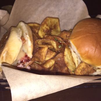 Fado Irish Pub - Sliders with chips - Irish Near Me - Chicago, Illinois
