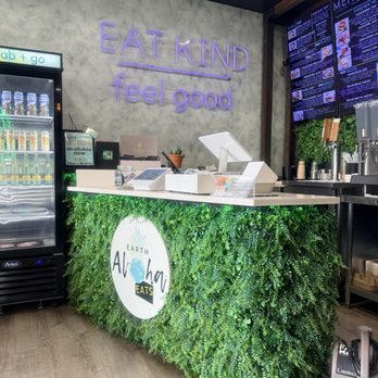 Earth Aloha Eats - Front counter - Vegan Near Me - Kihei, Hawaii Earth Aloha Eats - Front counter - Vegan Near Me - Kihei, Hawaii