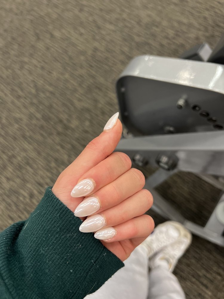 Gina's Nail Spa Logo