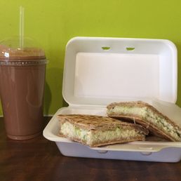 Aba Jifar smoothie and tuna sandwich. Nom nom