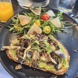 Barnoa Wine - Mushroom Avocado Toast