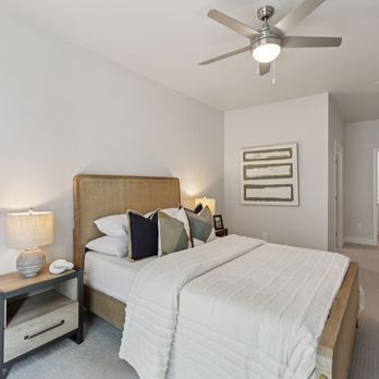 Asano On Fourth - En suite bathroom, modern finishes and ceiling fan. - Apartments Near Me - San Diego, California Asano On Fourth - En suite bathroom, modern finishes and ceiling fan. - Apartments Near Me - San Diego, California