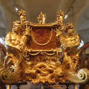 The Royal Mews - Museums Near Me - London, XGL