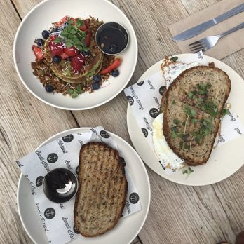 Blueys Kitchen - Cafes Near Me - Santa Monica, California