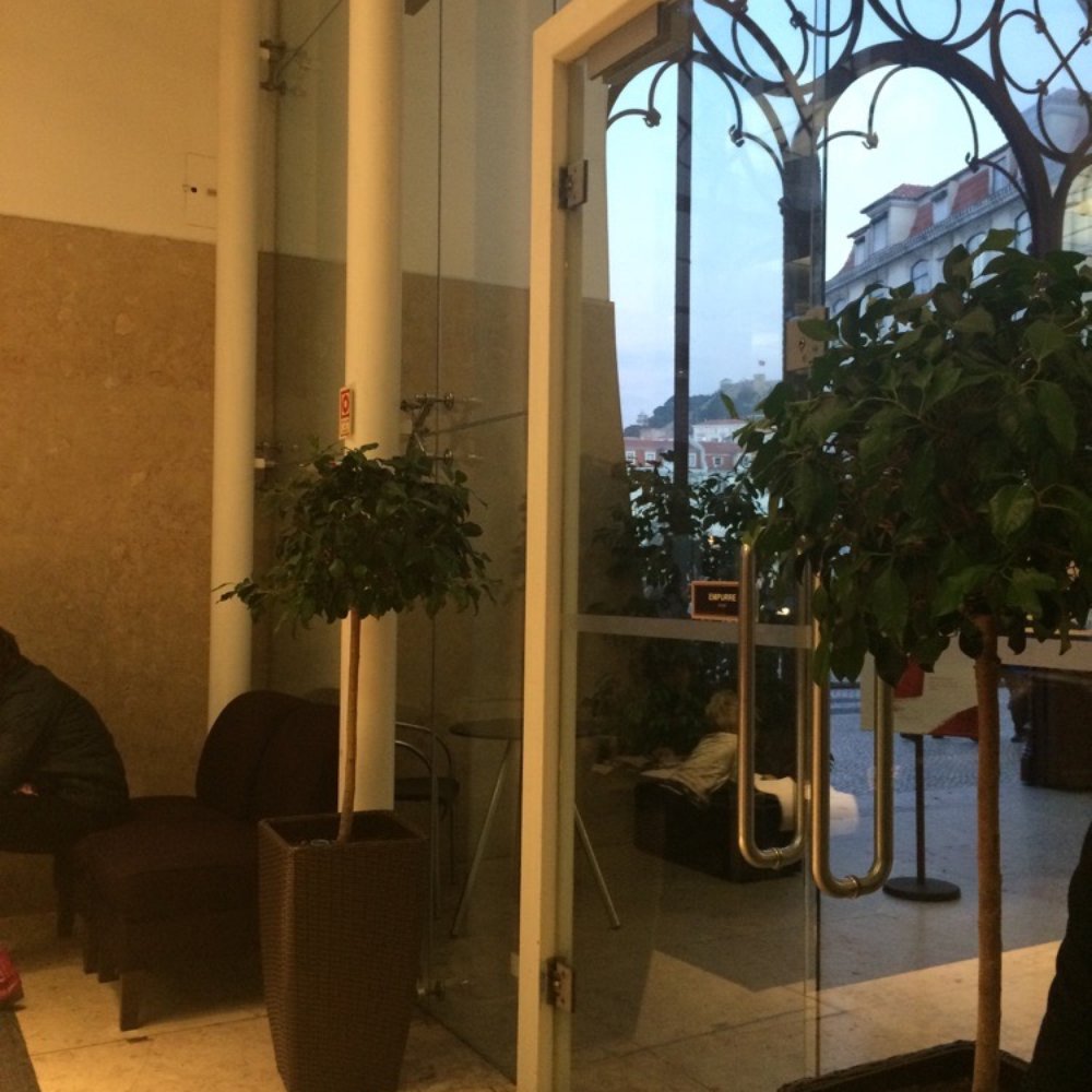 Starbucks - Coffee & Tea Near Me - Lisbon, 11