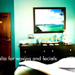Urbanna Natural Spa Salon & Wine