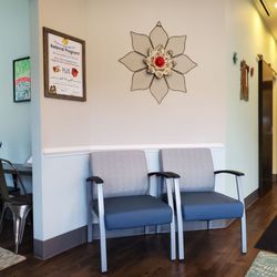 Toms Orthodontics & Endodontics - Sitting areas
