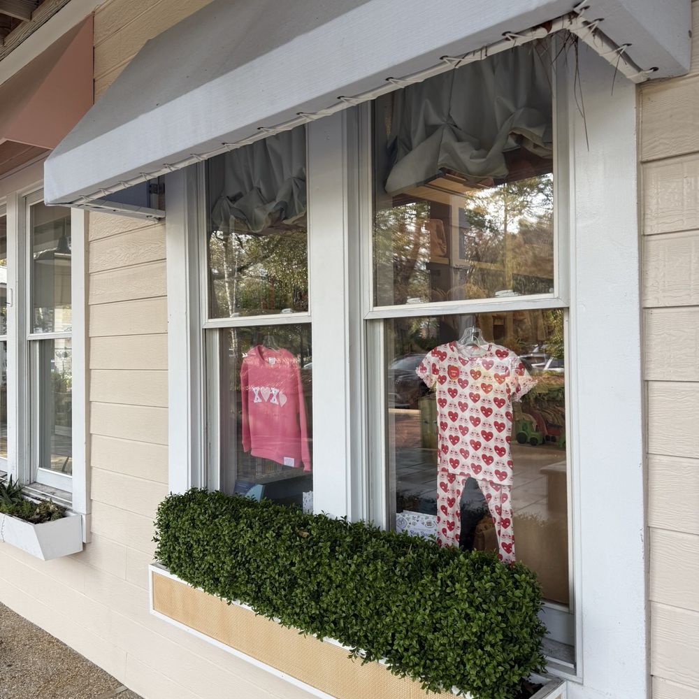 Fussy Mussy - Beautiful Window Displays - Children's Clothing Near Me - Wilmington, North Carolina Fussy Mussy - Beautiful Window Displays - Children's Clothing Near Me - Wilmington, North Carolina