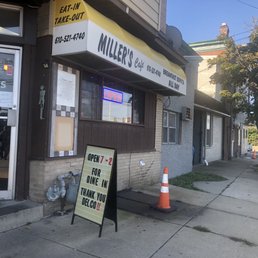 the outside of the restaurant
