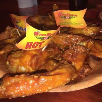 WingHouse Bar & Grill - Hot garlic parm mixed with Hot Delta.. Better than the mild but still lacked flavor - Sports Bars Near Me - Daytona Beach, Florida