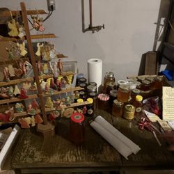 Stingers Honey & Beeswax - Fresh made honey and beeswax ornaments.