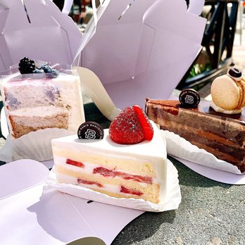 Paris Baguette - Absolutely love cute, delicate cakes - Coffee & Tea Near Me - Mountain View, California