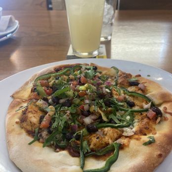 California Pizza Kitchen - Spicy chipotle chicken pizza with peach lemonade - Pizza Near Me - Los Angeles, California California Pizza Kitchen - Spicy chipotle chicken pizza with peach lemonade - Pizza Near Me - Los Angeles, California