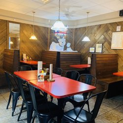 Submarine House - Dining area